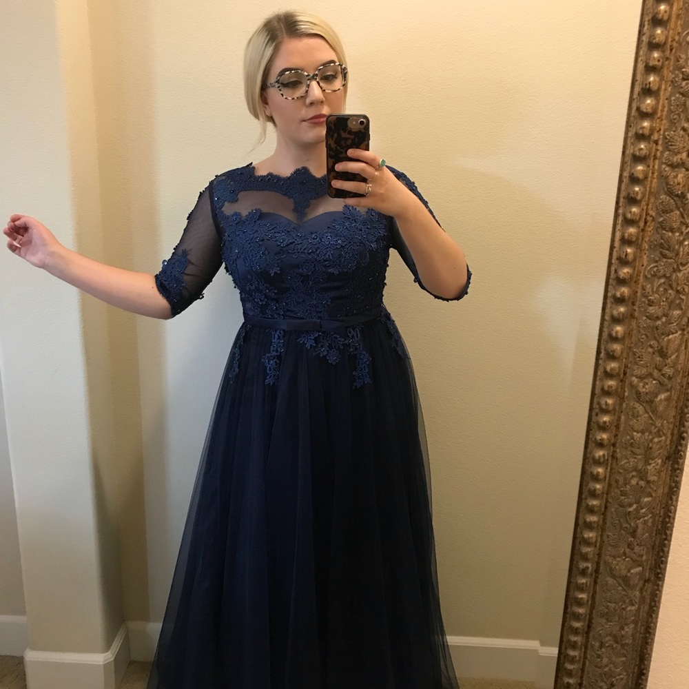 Metisu blue gown